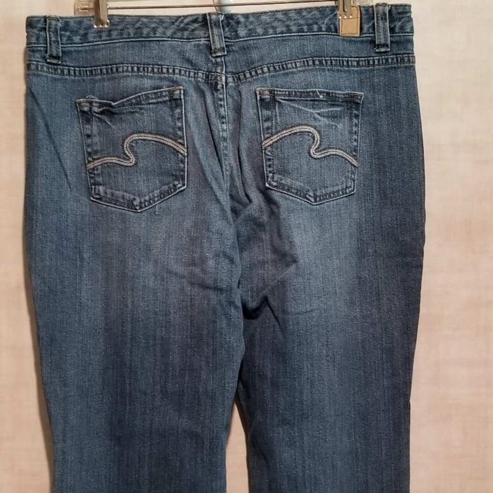 MAURICES WOMENS 13/14 SHORT TAYLOR BOOT JEANS